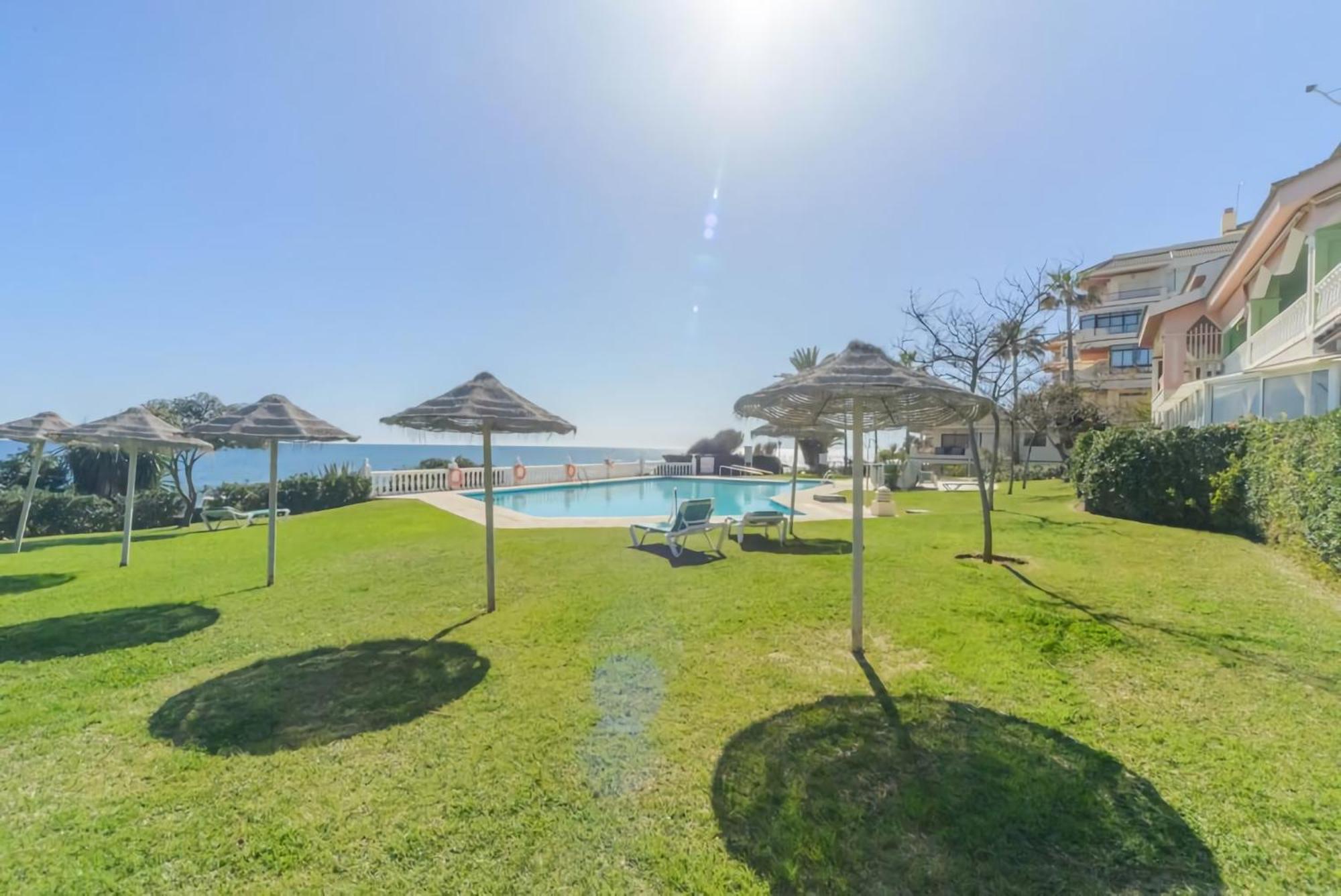Urbanization On The Beach Front 1-3 卡拉德米哈斯 外观 照片